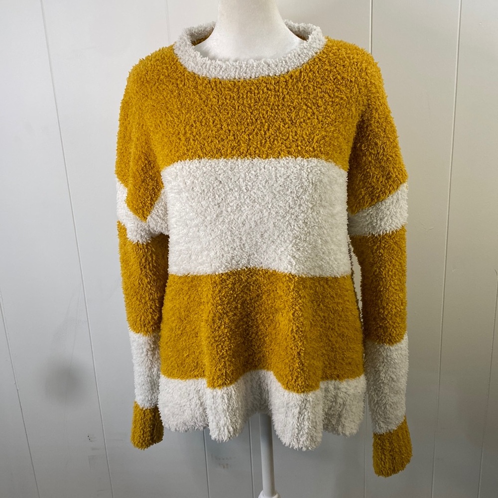 MELLODAY YELLOW AND WHITE WOMENS FUZZY SWEATER SIZE LARGE